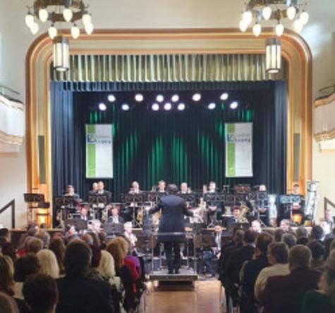 Die S&auml;chsische Bl&auml;serphilharmonie unter der Leitung von Peter Sommer begeisterte die G&auml;ste beim Festkonzert zum Tag der Deutschen Einheit im Gro&szlig;en Lindensaal in Markkleeberg