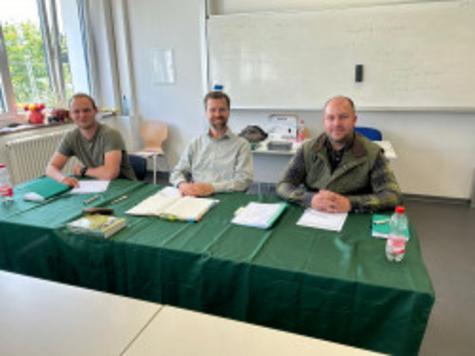 Hohe Verantwortung haben die ehrenamtlichen Pr&uuml;fer: Florian Mothes, Christian Lies und Stefan Schuricht (v.l.n.r.) pr&uuml;fen im Landkreis Leipzig, ob die Jagdschein-Anw&auml;rter das &bdquo;Gr&uuml;ne Abitur&ldquo; bestehen oder nicht.